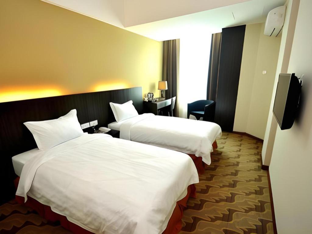 Eminent Hotel Kota Kinabalu Ngoại thất bức ảnh