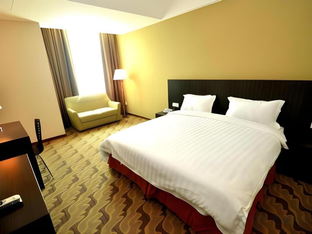 Eminent Hotel Kota Kinabalu Ngoại thất bức ảnh