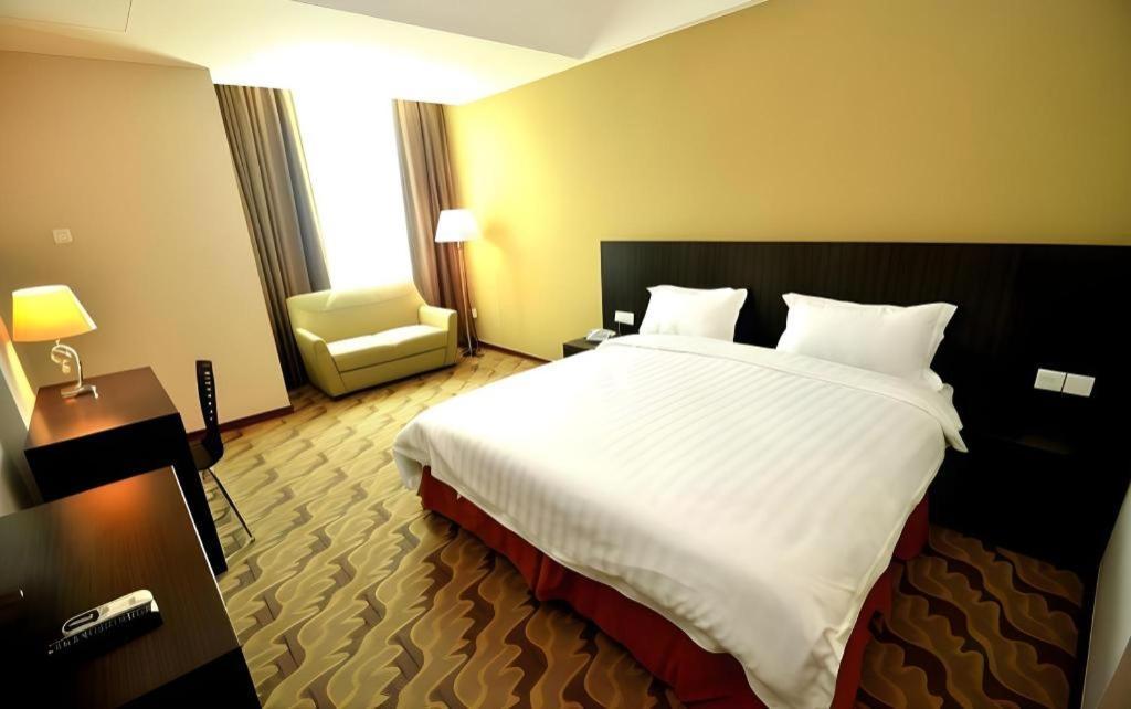 Eminent Hotel Kota Kinabalu Ngoại thất bức ảnh